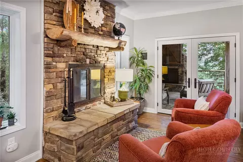 Living - 606 Tarleton Cir, Boone, NC 28607 photo 2 of 3