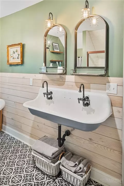 Bath - 606 Tarleton Cir, Boone, NC 28607 photo 6 of 7