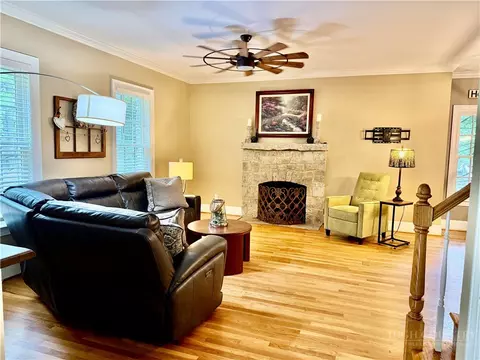 Living - 21 Maple Leaf Ln, Roaring Gap, NC 28668 photo 3 of 7