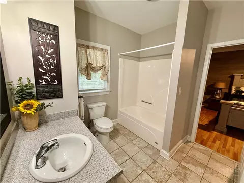 Bath - 21 Maple Leaf Ln, Roaring Gap, NC 28668 photo 3 of 4