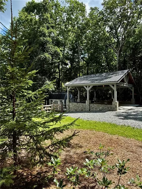 Exterior - 21 Maple Leaf Ln, Roaring Gap, NC 28668 photo 9 of 16
