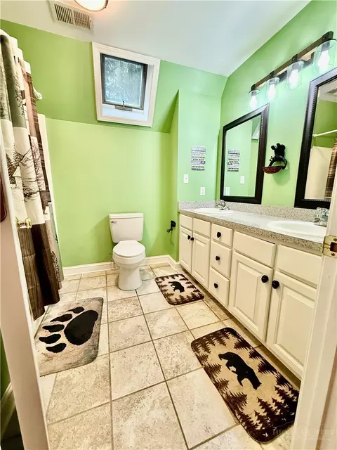 Bath - 21 Maple Leaf Ln, Roaring Gap, NC 28668 photo 4 of 4