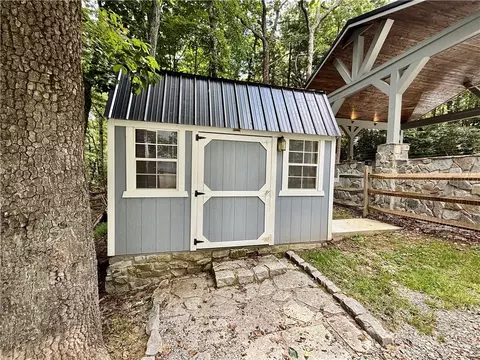 Exterior - 21 Maple Leaf Ln, Roaring Gap, NC 28668 photo 15 of 16