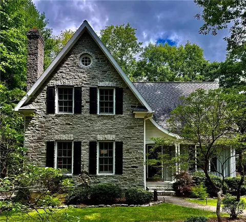 Exterior - 21 Maple Leaf Ln, Roaring Gap, NC 28668 photo 6 of 16