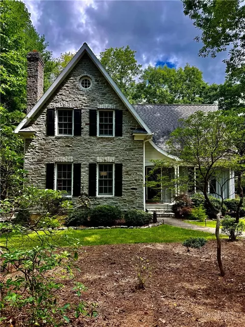 Exterior - 21 Maple Leaf Ln, Roaring Gap, NC 28668 photo 4 of 16