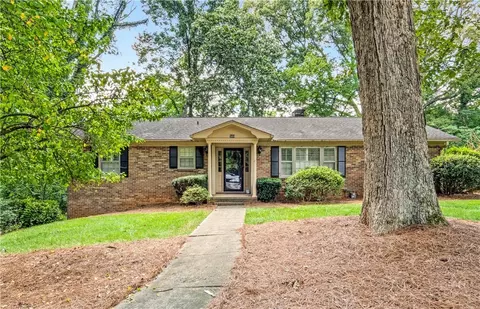 560 Kelway Pl, Winston Salem, NC 27104
