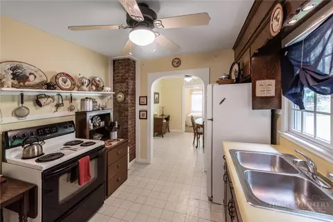 Kitchen - 1384 E Staggs Creek Rd, Lansing, NC 28643 photo 3 of 4