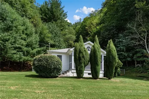 Exterior - 1384 E Staggs Creek Rd, Lansing, NC 28643 photo 3 of 12