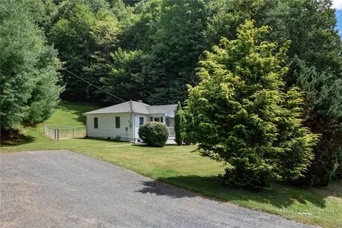 Exterior - 1384 E Staggs Creek Rd, Lansing, NC 28643 photo 11 of 12