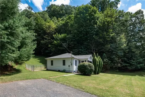 Exterior - 1384 E Staggs Creek Rd, Lansing, NC 28643 photo 4 of 12