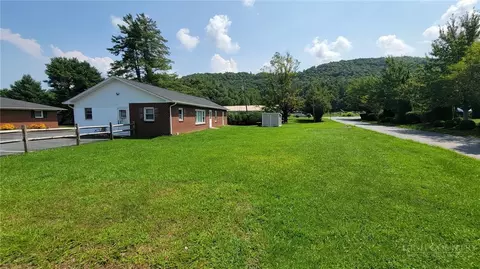 Exterior - 136 Ivy Dr, Boone, NC 28607 photo 2 of 3