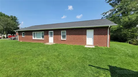 Exterior - 136 Ivy Dr, Boone, NC 28607 photo 2 of 4