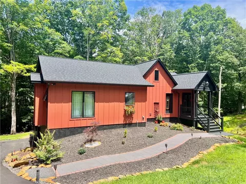 128 Hillside Ln, Jefferson, NC 28640