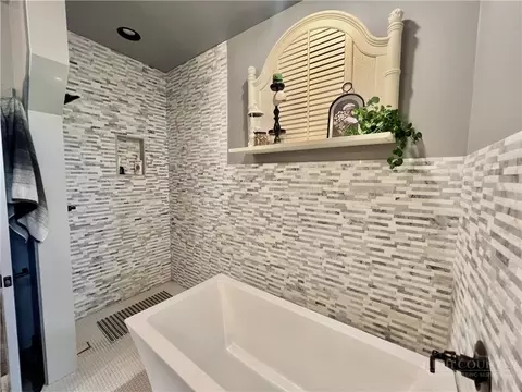 Bath - 128 Hillside Ln, Jefferson, NC 28640 photo 3 of 6