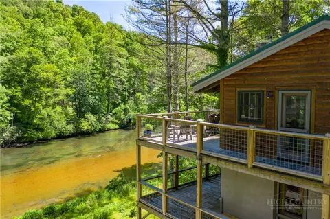 356 E New River Dr, West Jefferson, NC 28694