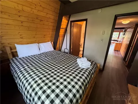 Bedroom - 123 Skiway Cir, Beech Mountain, NC 28604 photo 1 of 6