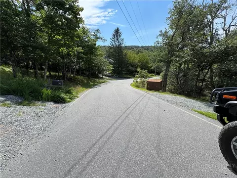 Exterior - 123 Skiway Cir, Beech Mountain, NC 28604 photo 6 of 7