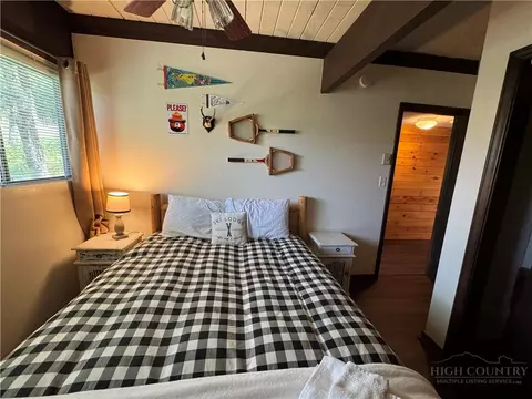Bedroom - 123 Skiway Cir, Beech Mountain, NC 28604 photo 4 of 6