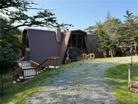 Exterior - 123 Skiway Cir, Beech Mountain, NC 28604 photo 5 of 7