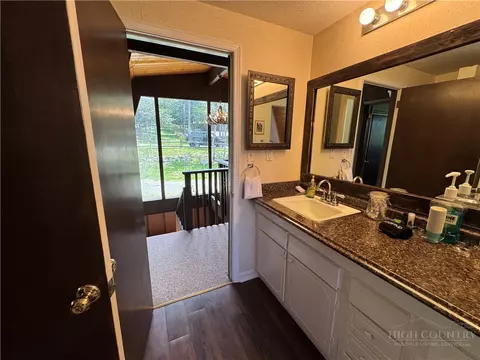 Bath - 123 Skiway Cir, Beech Mountain, NC 28604 photo 4 of 4