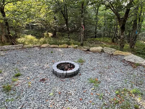 Exterior - 123 Skiway Cir, Beech Mountain, NC 28604 photo 2 of 7