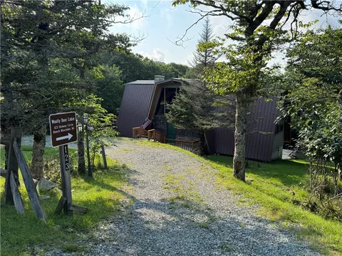 Exterior - 123 Skiway Cir, Beech Mountain, NC 28604 photo 4 of 7