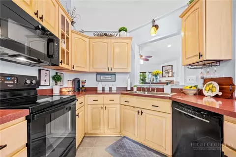 Kitchen - 2587 Junaluska Rd, Boone, NC 28607 photo 2 of 2