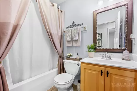 Bath - 2587 Junaluska Rd, Boone, NC 28607 photo 3 of 4