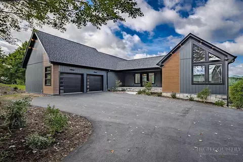 121 Charter Ct, Jefferson, NC 28640