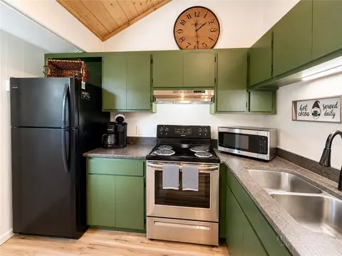Kitchen - 101 Hornbeam Rd #7C, Banner Elk, NC 28604 photo 1 of 2