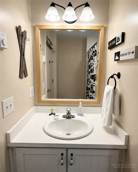 Bath - 101 Hornbeam Rd #7C, Banner Elk, NC 28604 photo 2 of 4
