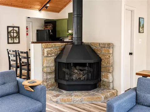 Living - 101 Hornbeam Rd #7C, Banner Elk, NC 28604 photo 2 of 5