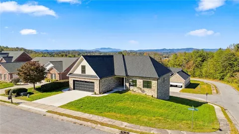 426 Huntington Woods St SE, Lenoir, NC 28645
