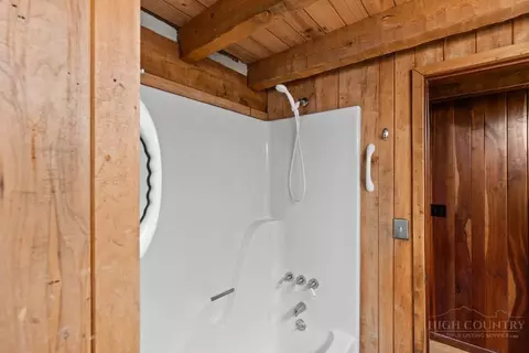 Bath - 171 Grouse Covert Rd, Boone, NC 28607 photo 3 of 3