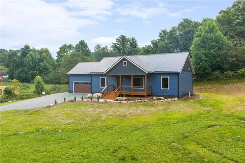 135 Blueberry Hl, Zionville, NC 28698