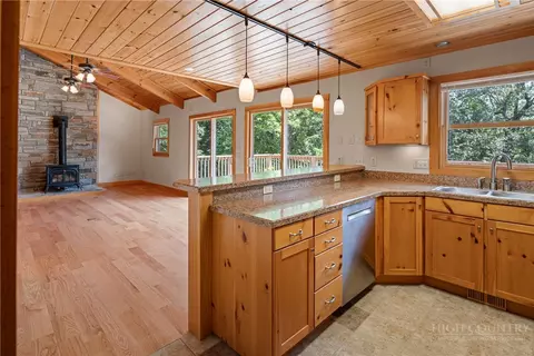 Living - 276 Storie Rd, Boone, NC 28607 photo 5 of 8