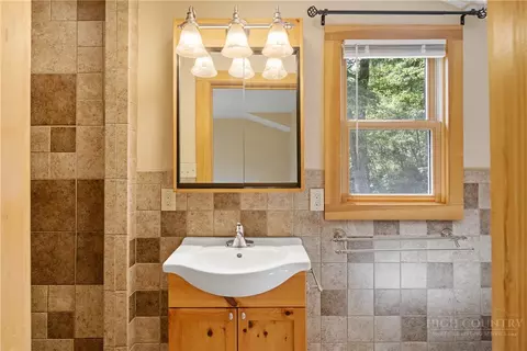 Bath - 276 Storie Rd, Boone, NC 28607 photo 2 of 5