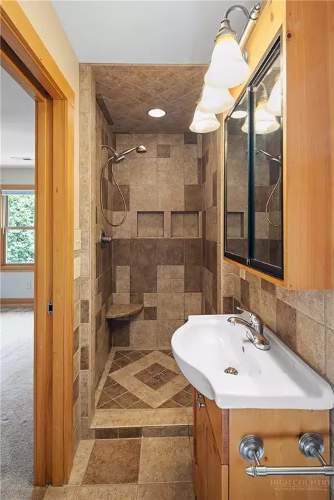 Bath - 276 Storie Rd, Boone, NC 28607 photo 3 of 5