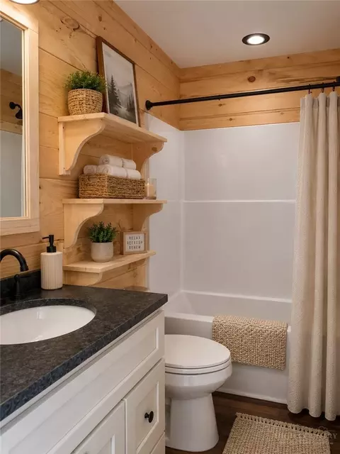 Bath - 608 Willowbend Ln, Jefferson, NC 28640 photo 1 of 2