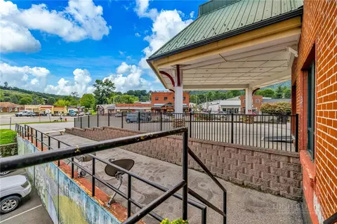 201 Jefferson Station Pl #201, West Jefferson, NC 28694