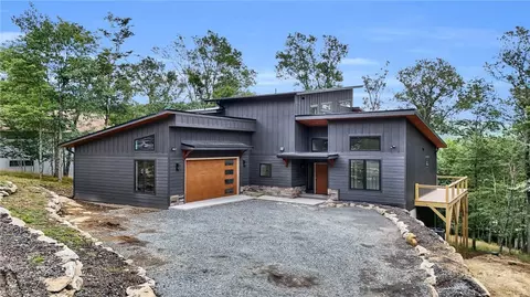 Exterior - 109 Pinnacle Ridge Rd, Beech Mountain, NC 28604 photo 9 of 11
