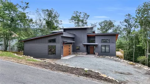 Exterior - 109 Pinnacle Ridge Rd, Beech Mountain, NC 28604 photo 10 of 11