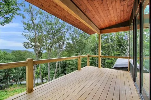 Exterior - 109 Pinnacle Ridge Rd, Beech Mountain, NC 28604 photo 4 of 11