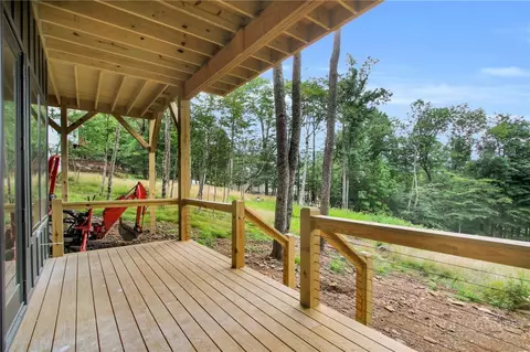 Exterior - 109 Pinnacle Ridge Rd, Beech Mountain, NC 28604 photo 7 of 11