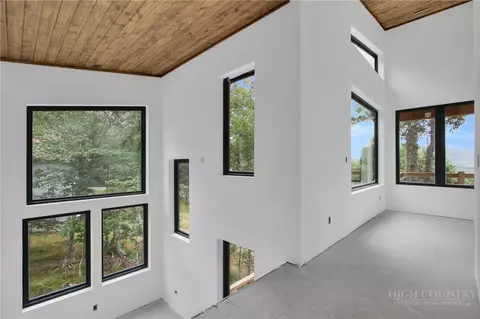 Entry Way - 109 Pinnacle Ridge Rd, Beech Mountain, NC 28604 photo 1 of 1