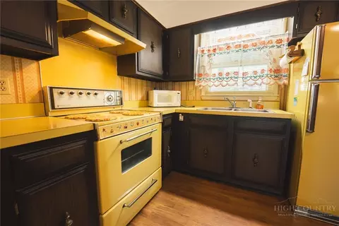 Kitchen - 351 Lynn Hill Rd, Boone, NC 28607 photo 3 of 4