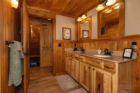 Bath - 412 Laurel Cir, Deep Gap, NC 28618 photo 1 of 6