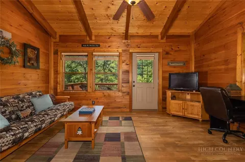 Living - 412 Laurel Cir, Deep Gap, NC 28618 photo 6 of 9