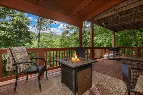 Exterior - 412 Laurel Cir, Deep Gap, NC 28618 photo 2 of 10
