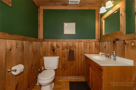 Bath - 412 Laurel Cir, Deep Gap, NC 28618 photo 5 of 6